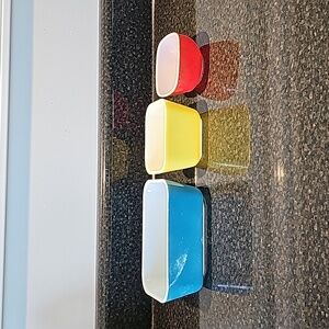 Vintage pyrex dishes